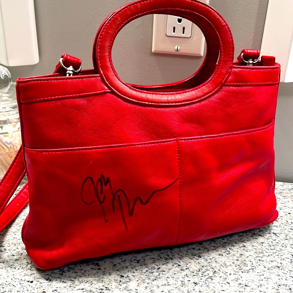 Marlo Thomas Red Autographed Purse